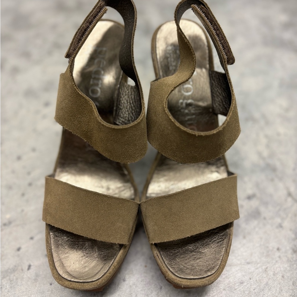 Pedro Garcia Suede Green Wavy Platform Open Toe Wedge Size 38 (7.5-8)